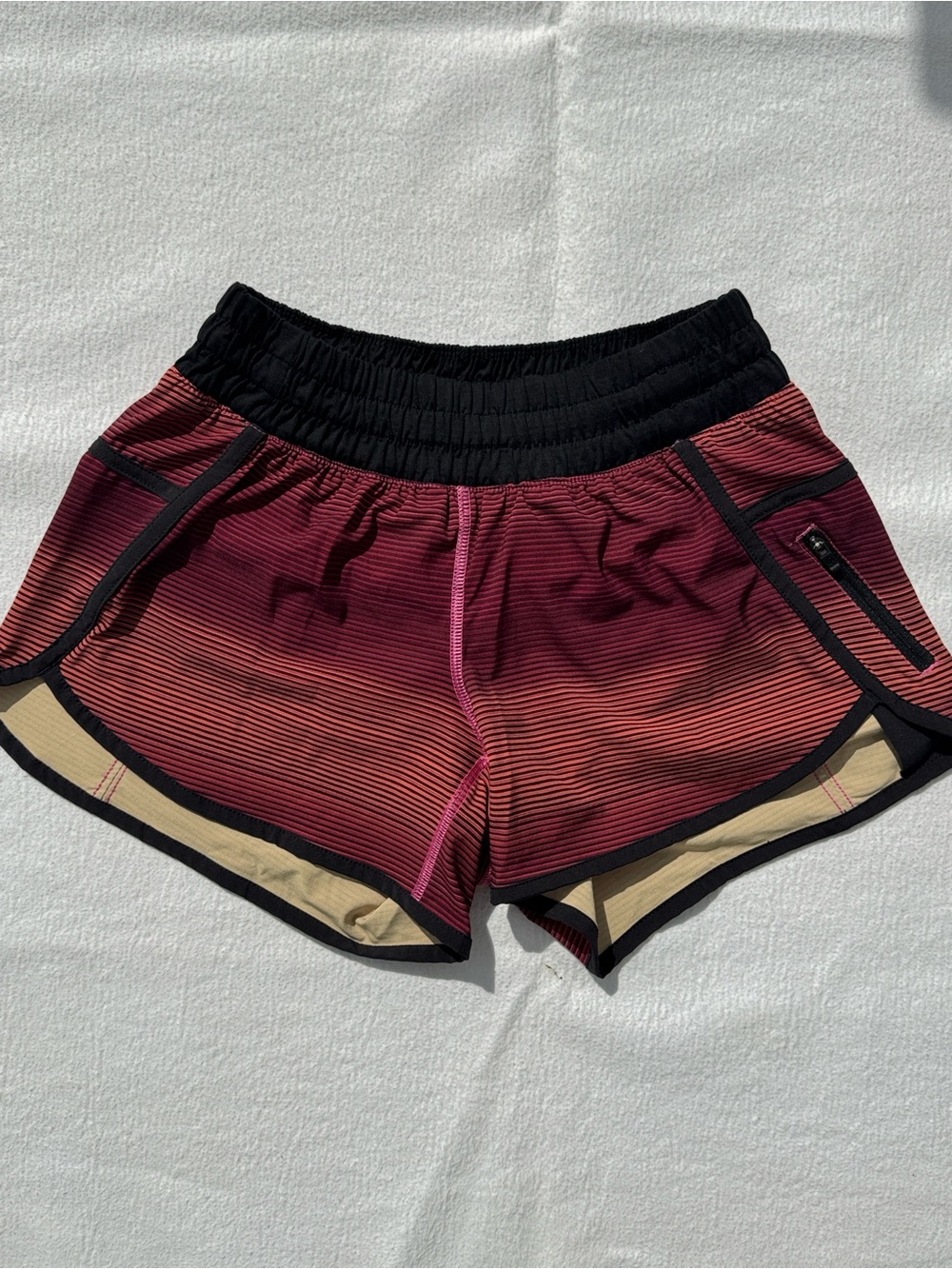 EUC Lululemon Women's Gradient Maroon Ombré Active Shorts 4